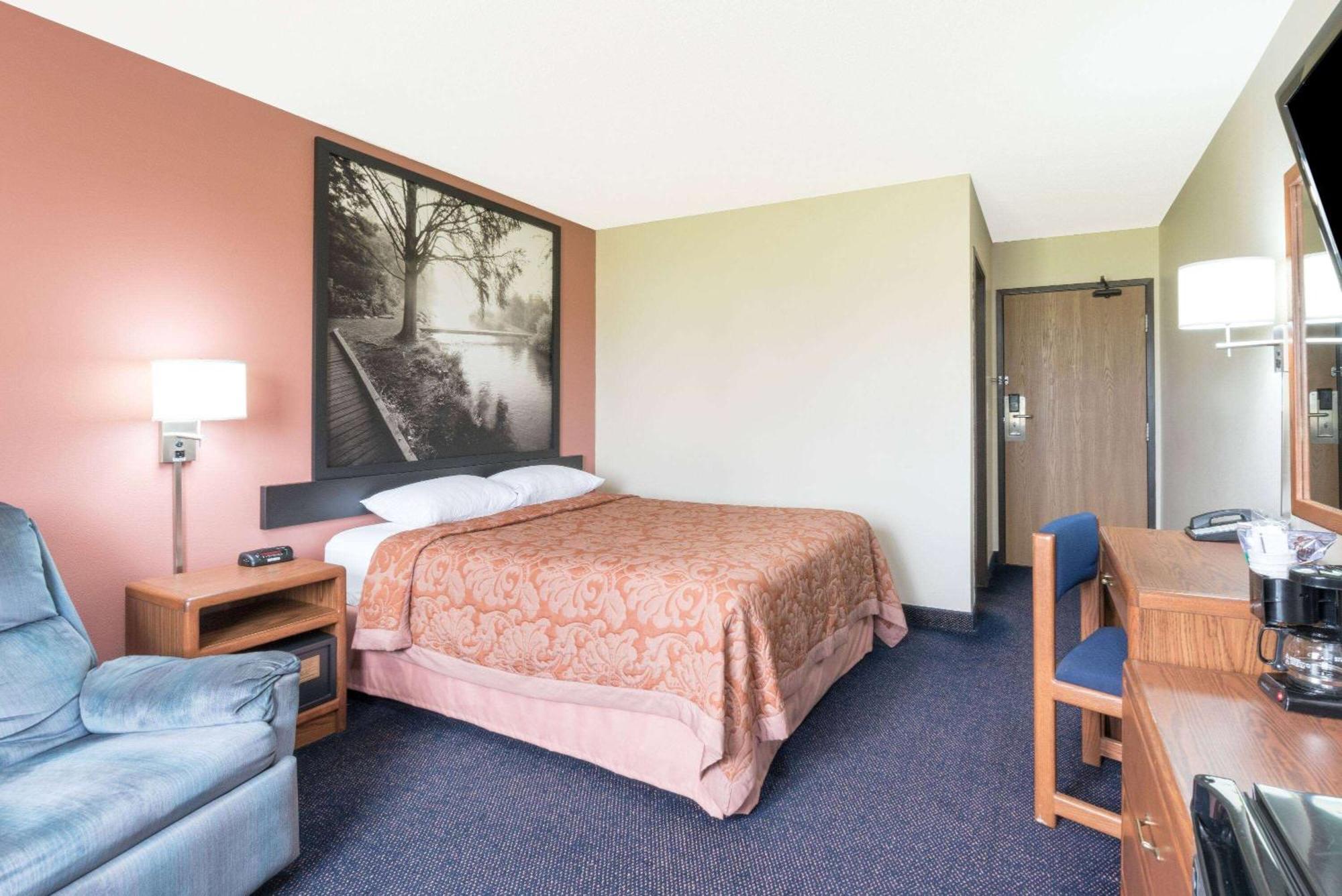 Super 8 By Wyndham Perham Hotel Exterior photo